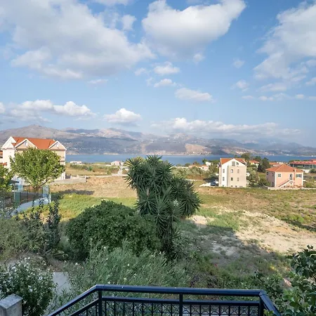 Anna's 1 Cozy For 3 * Lixouri