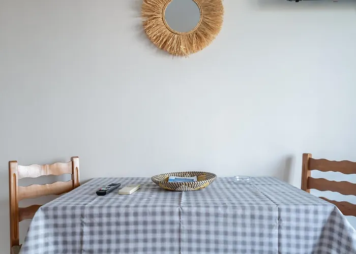 Anna's 1 Cozy For 3 *